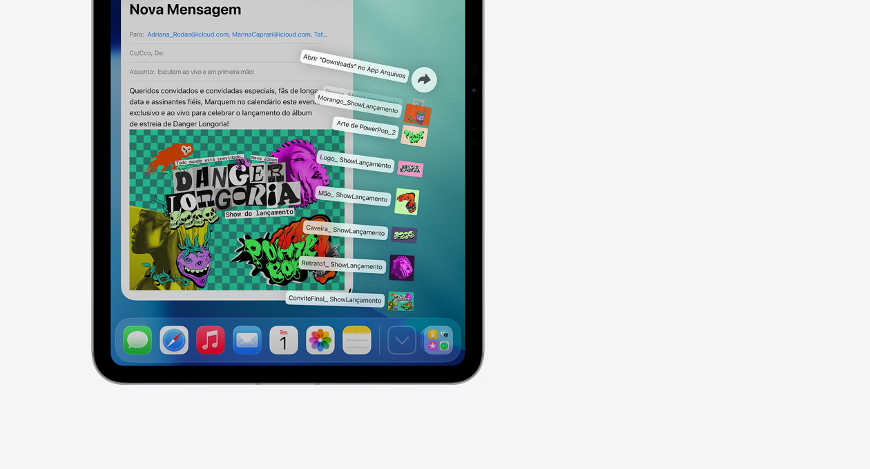 Close do aparelho Apple mostrando os apps no Dock na parte inferior com uma série de arquivos abertos como um leque