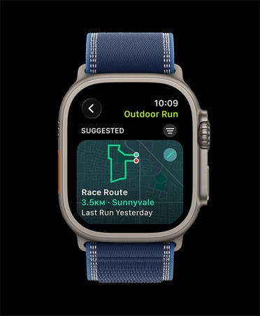 Apple Watch Ultra 3, naturaalne toon, titaanist korpus, funktsioon Race Route, õuejooksu treening, rihm, Trail Loop, sinine/erksinine värv