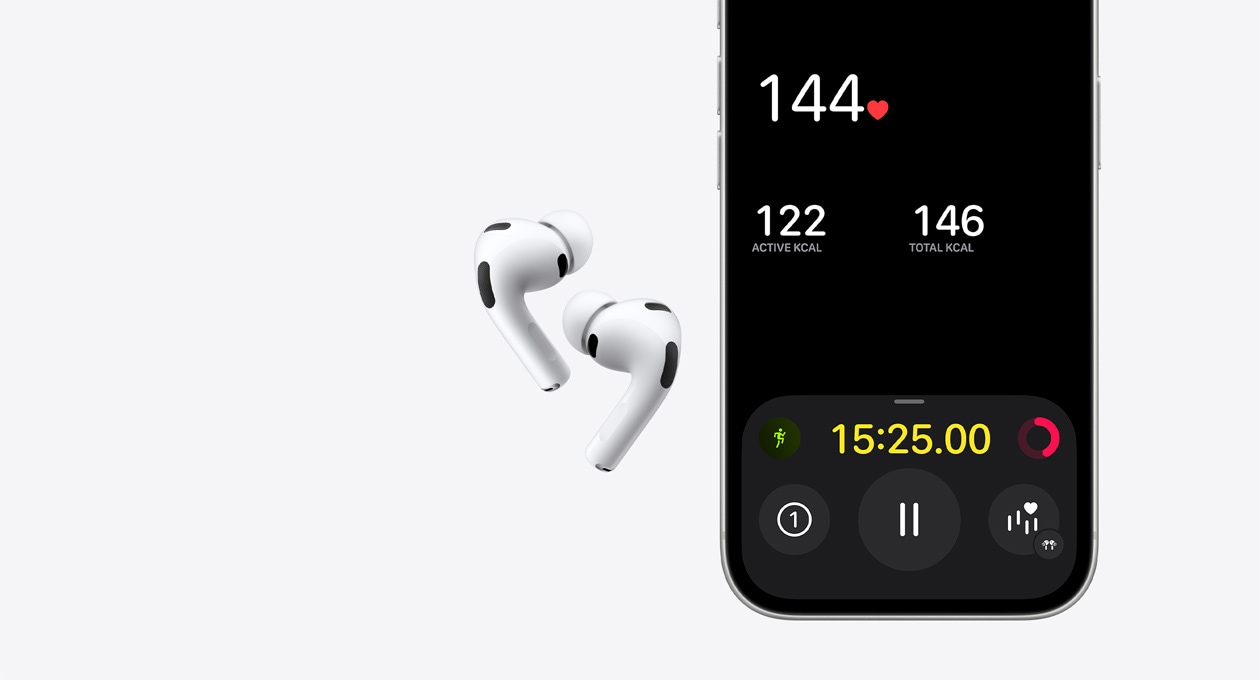 AirPods Pro 3, bijele boje, donja polovica zaslona iPhonea 17 Pro, aplikacija Fitness, značajka mjerenja pulsa