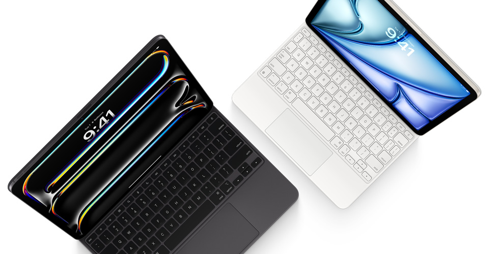 Draufsicht auf das iPad Pro, befestigt am Magic Keyboard für iPad Pro in Schwarz, und das iPad Air, befestigt am Magic Keyboard für iPad Air in Weiss.