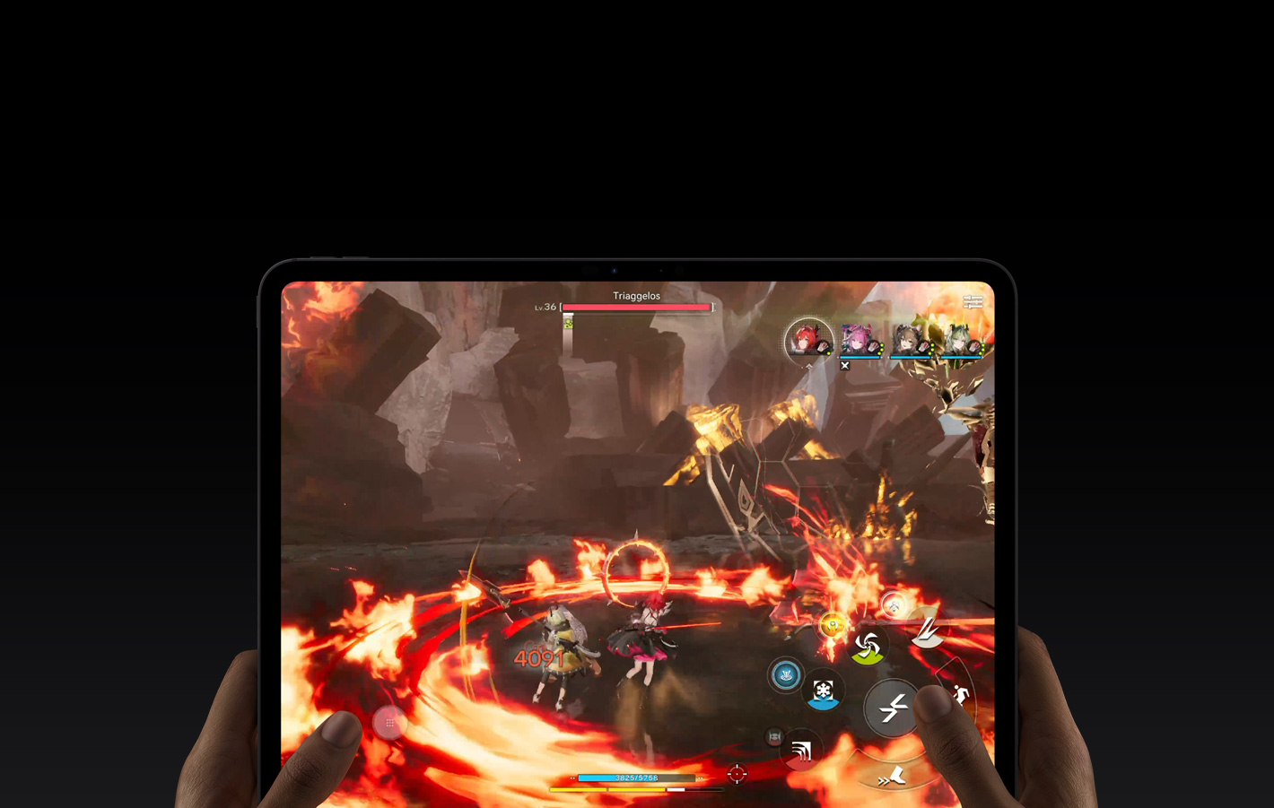 iPad Proの前面の外観。左右の手で横向きに持っている。丸みを帯びた四隅、ブラックのディスプレイベゼル。ディスプレイにはプレイ中のビデオゲーム「アークナイツ：エンドフィールド」が表示されている