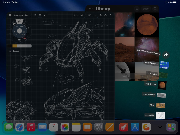 3 iPad Pro-devices, vooraanzicht, horizontale stand, spacezwart, Apple Pencil Pro bovenop iPad Pro, 3 displays met fotobewerkingsapps met geopende projecten van een model op een rode achtergrond, schetsen van mechanische ontwerpen met tools voor kleurcorrectie, fotobibliotheek, bestanden uit de map Downloads die in een waaier worden weergegeven, 3D-modelleringssoftware met geometrische vormen en handgeschreven annotaties en formules